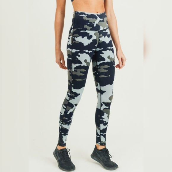 Jungle Camo Criss-Cross Strap Highwaist Leggings - Picture 2 of 8